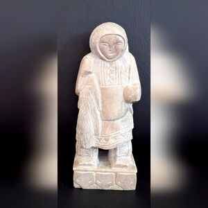 Hand Carved ESKIMO INUIT HUNTER Soapstone Sculpture